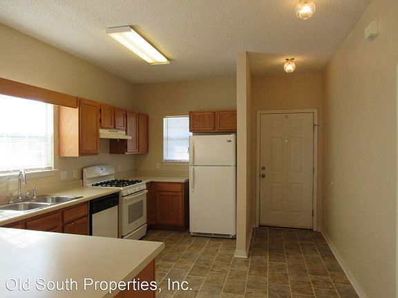 2nd image of 206 Wildflower Ln
