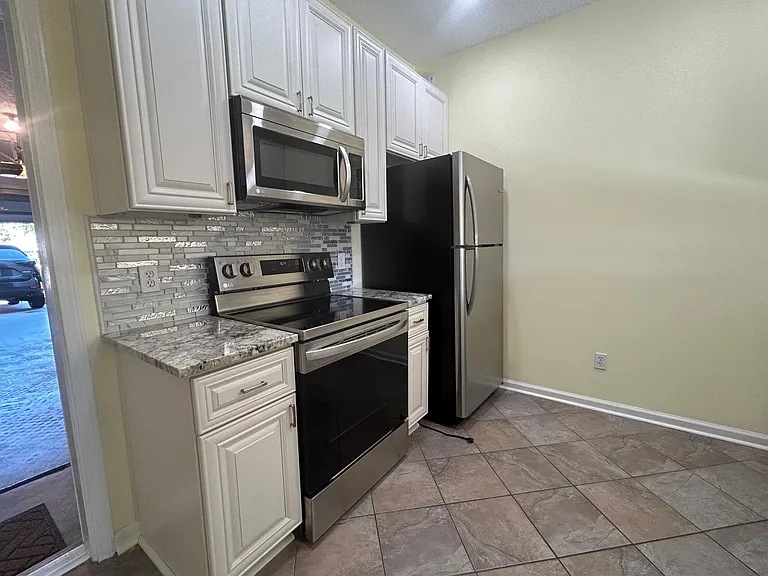 902 Southern Creek Dr — Photo 6