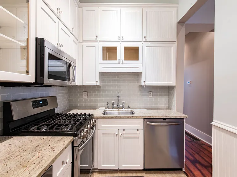 116 E Oak St — Photo 11