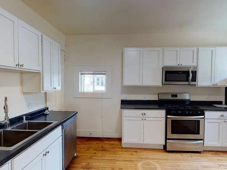 501 W Washington Ave — Photo 4