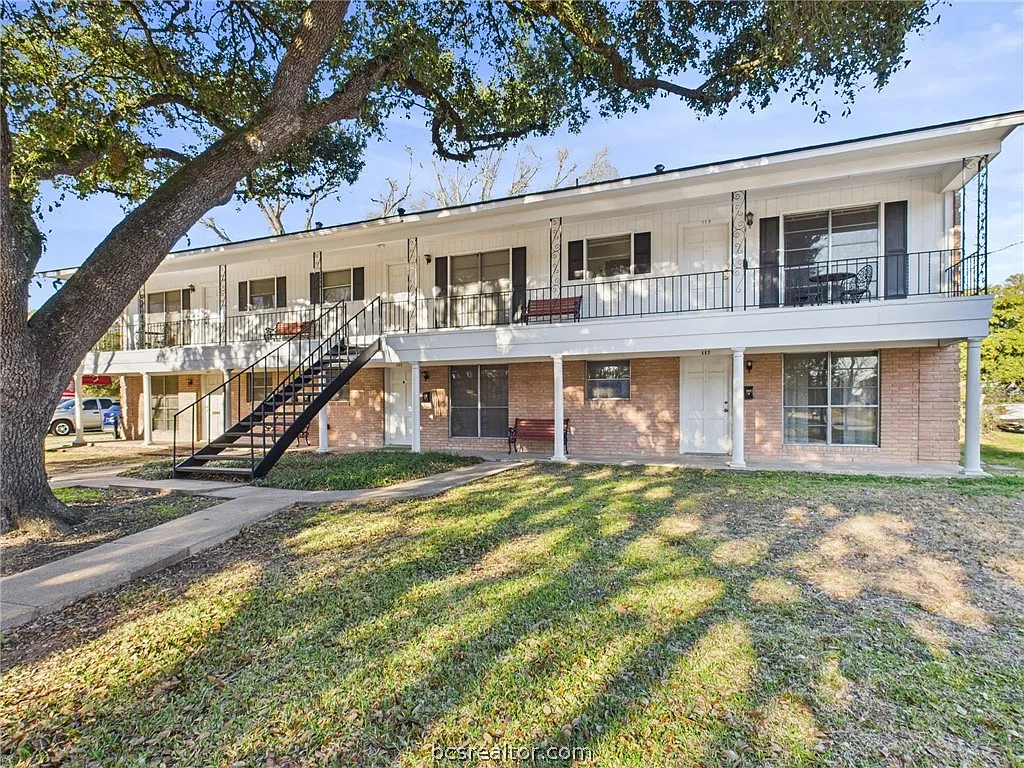 2 bed, 825 sqft, $900 — Photo 1