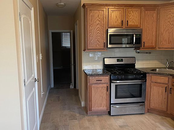 3rd image of 147 Elson St #2