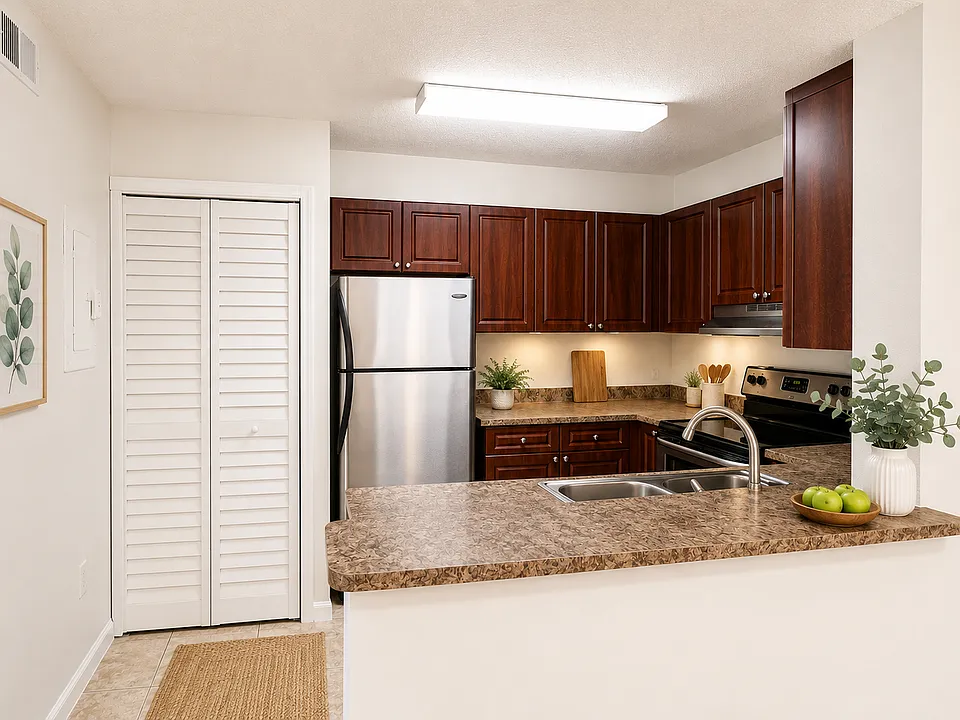 351 Palm Way #204