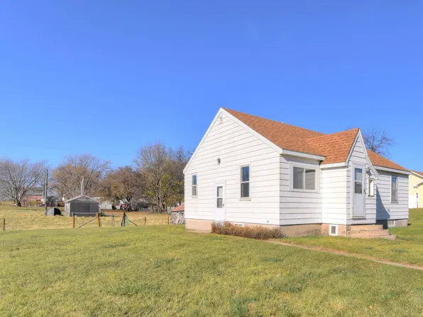 807 S 3rd St, Armstrong, IA 50514
