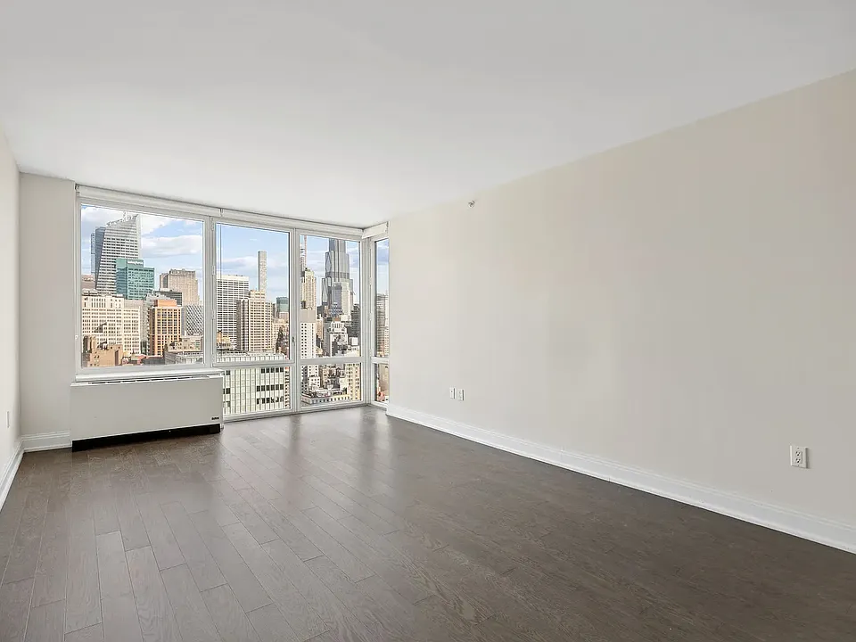 125 W 31st St #38D