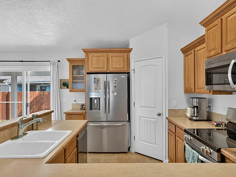 8106 W Penny Ln — Photo 10