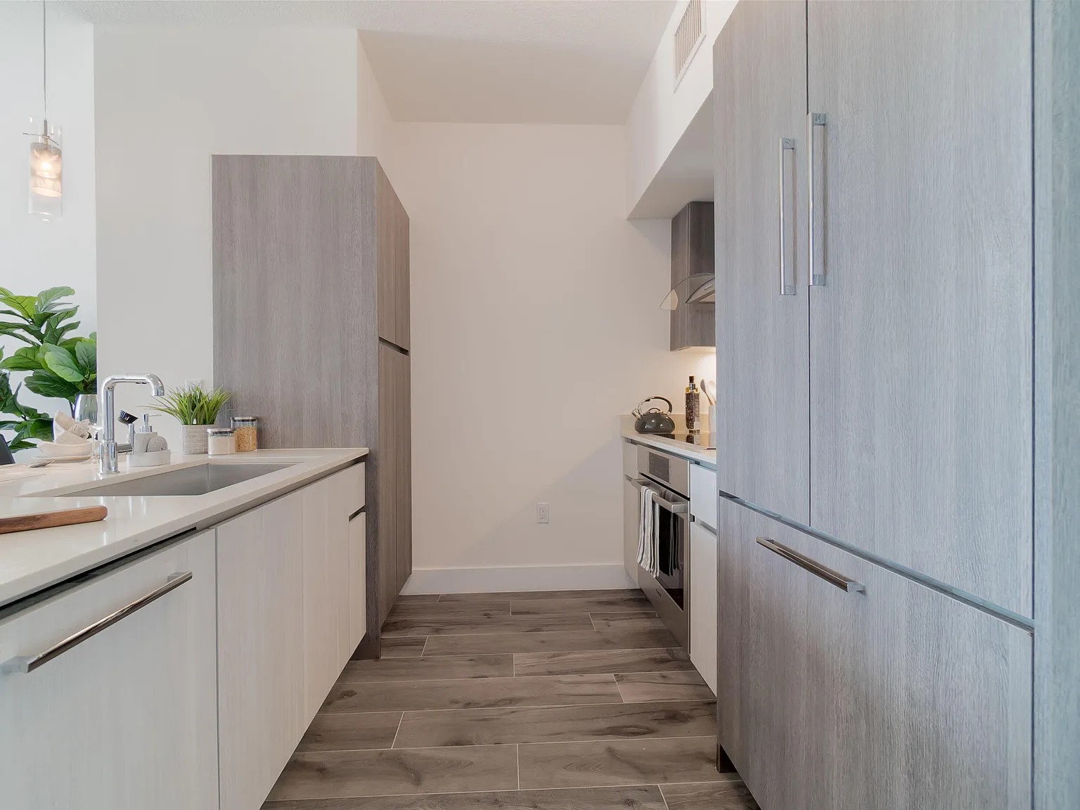 1 bed, 1.0 bath, 710 sqft, $5,000 — Photo 3
