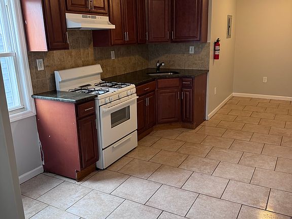 3rd image of 132 Mapes Ave #3