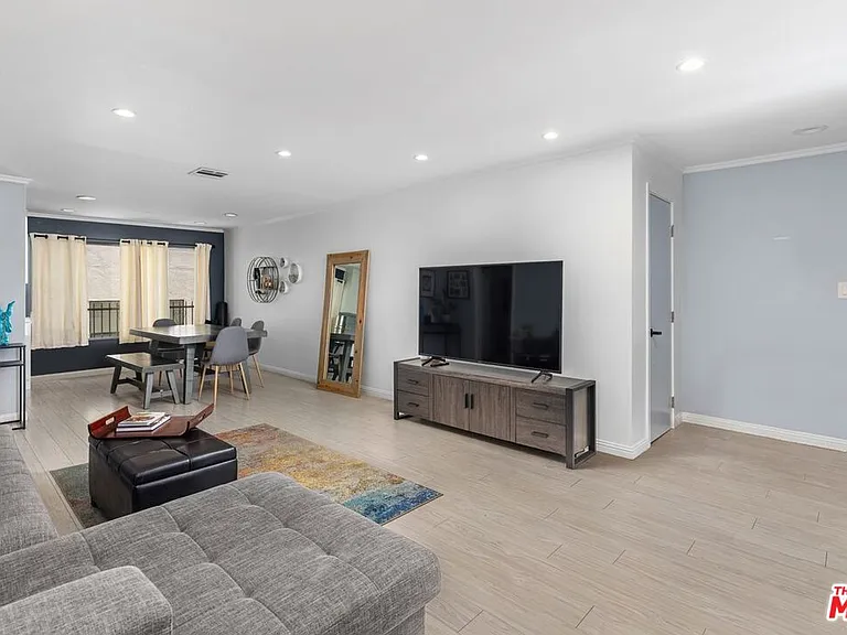 12801 Moorpark St #206 — Photo 5