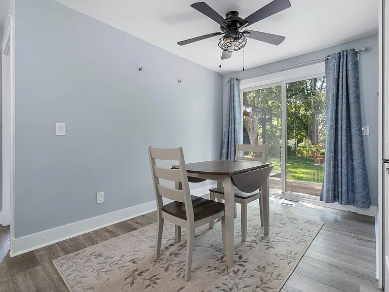 5458 Military Ave — Photo 14