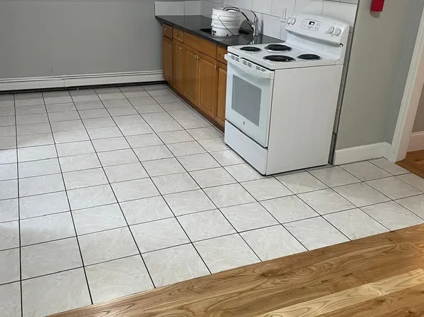115 Andrews St #3, Lowell, MA 01852