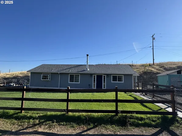 71011 SW Douglas Dr, Pendleton, OR 97801