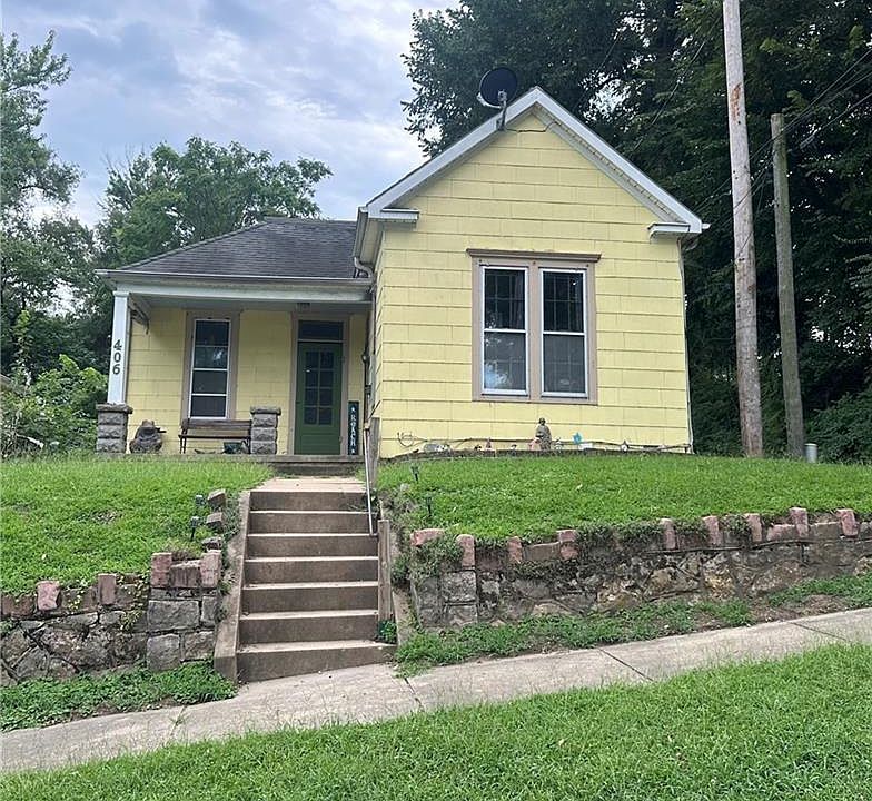 1st image of 406 W Poulin St