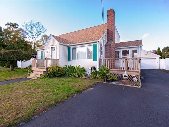 13 Simmons St, Johnston, RI 02919