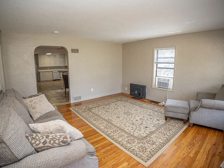 1101 Madison St #1 — Photo 2