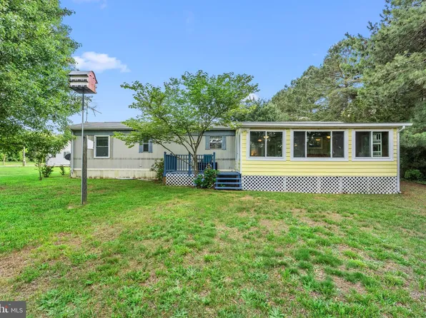 157 Morattico Creek Rd, Farnham, VA 22460