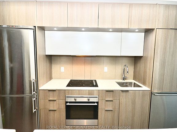 4th image of 170 Sumach St #1708