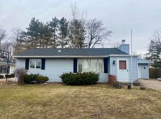 61 Green Acres Rd, Tonawanda, NY 14150
