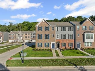 1122 Bean Ln, Akron, OH 44313