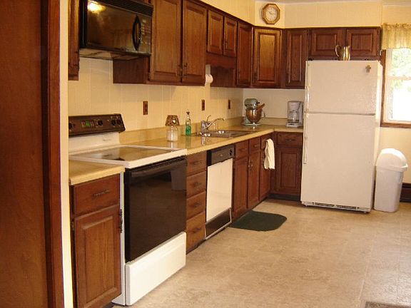 5th image of 15058 W Long Lake Hwy