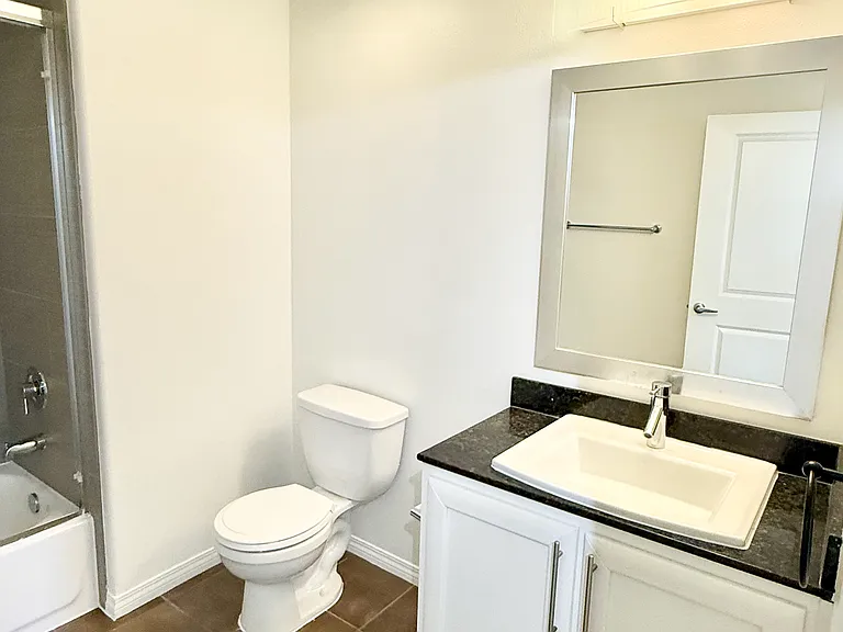 The Watermarque Apartments — Photo 38