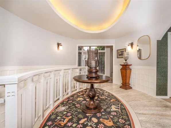4054 Cranbrook Ct, Bloomfield Hills, MI 48301