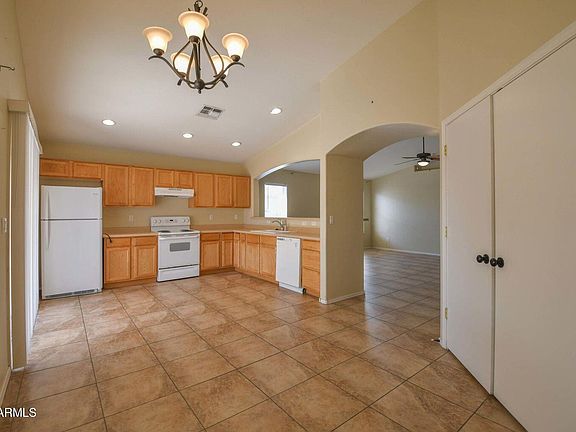 3rd image of 5111 W WARREN Drive
