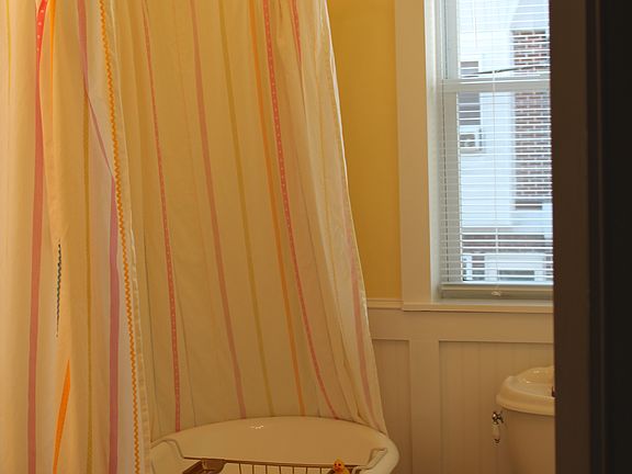 2nd image of 2601 E Schiller St