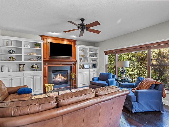 3rd image of 6201 Lakehurst Dr