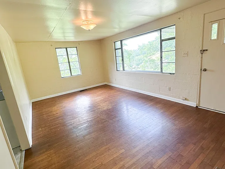 9121 Chapman Hwy — Photo 2