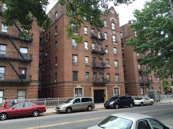3rd image of 15711 Sanford Ave APT 2D