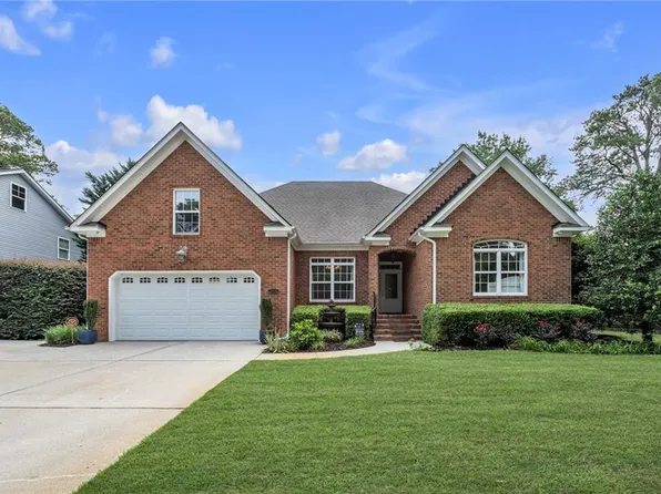 1016 Old Canterbury Dr, Virginia Beach, VA 23455