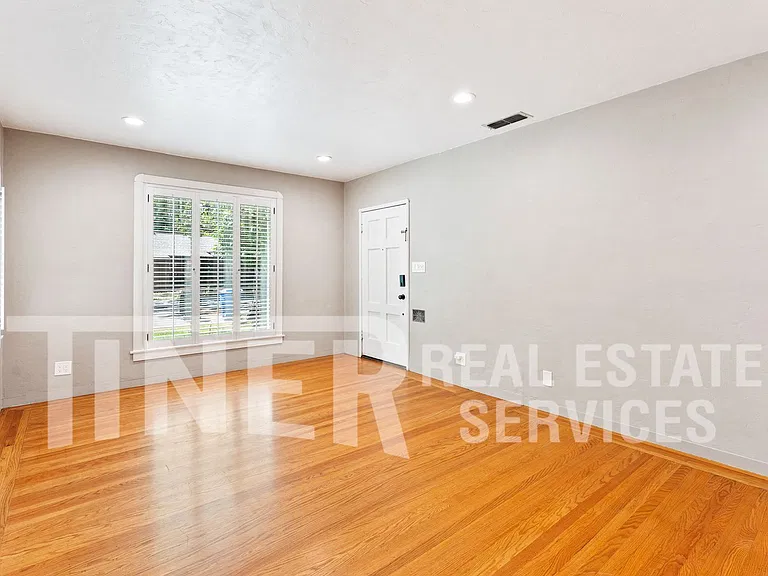 1067 Perkins Way — Photo 8