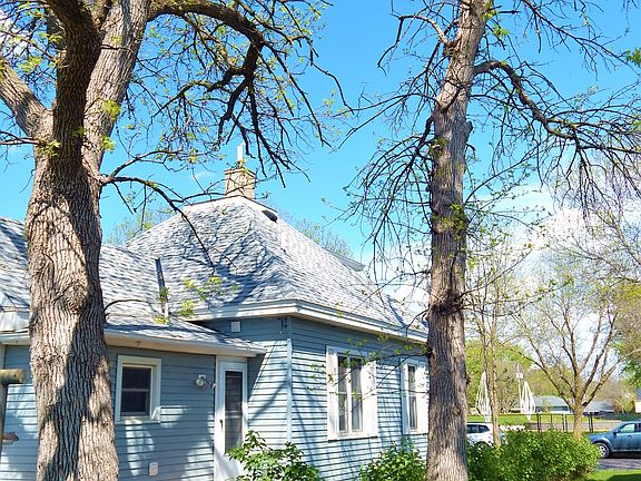 3rd image of 209 21st Ave N