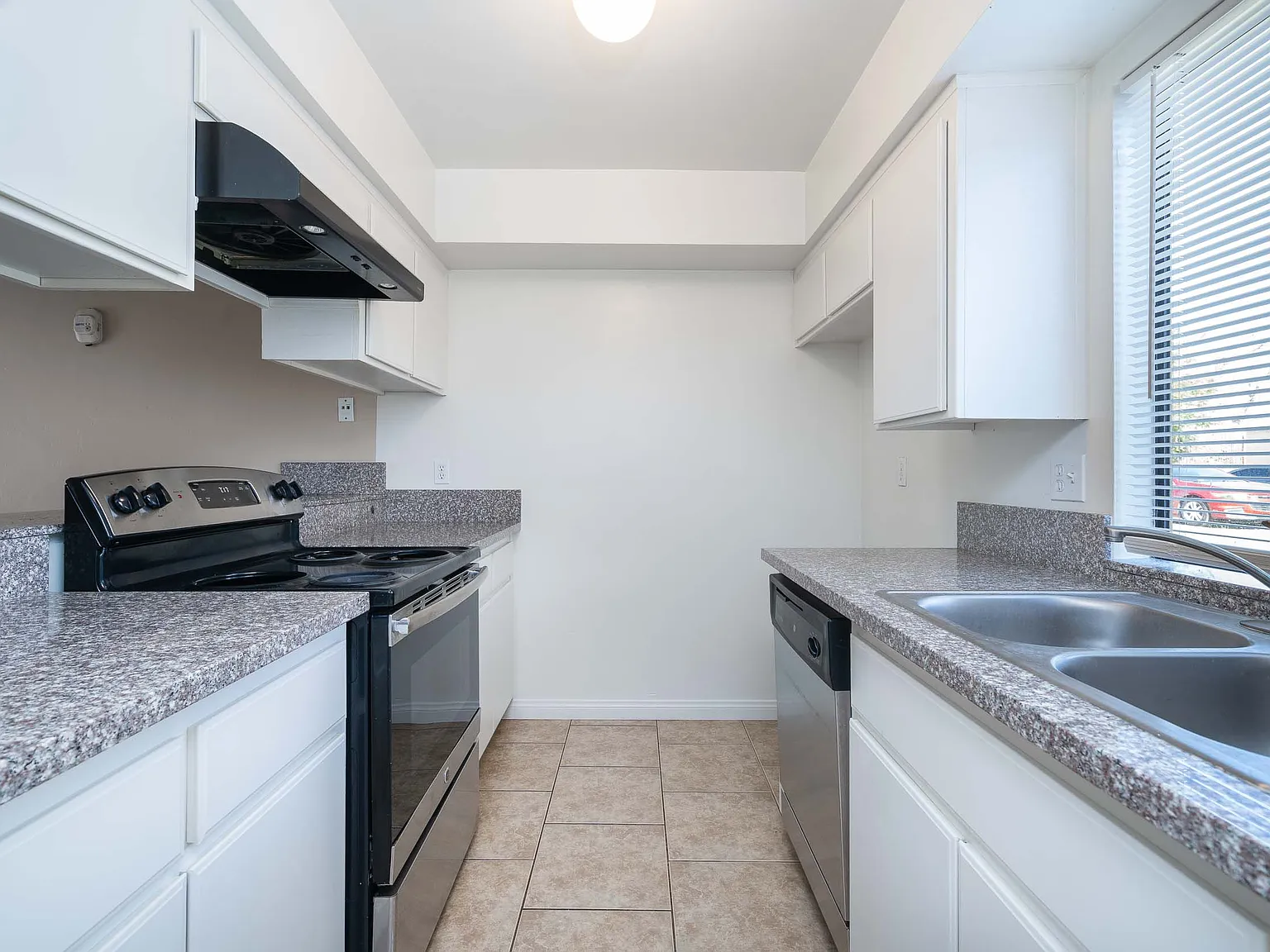 2601 Actis - C — Photo 1