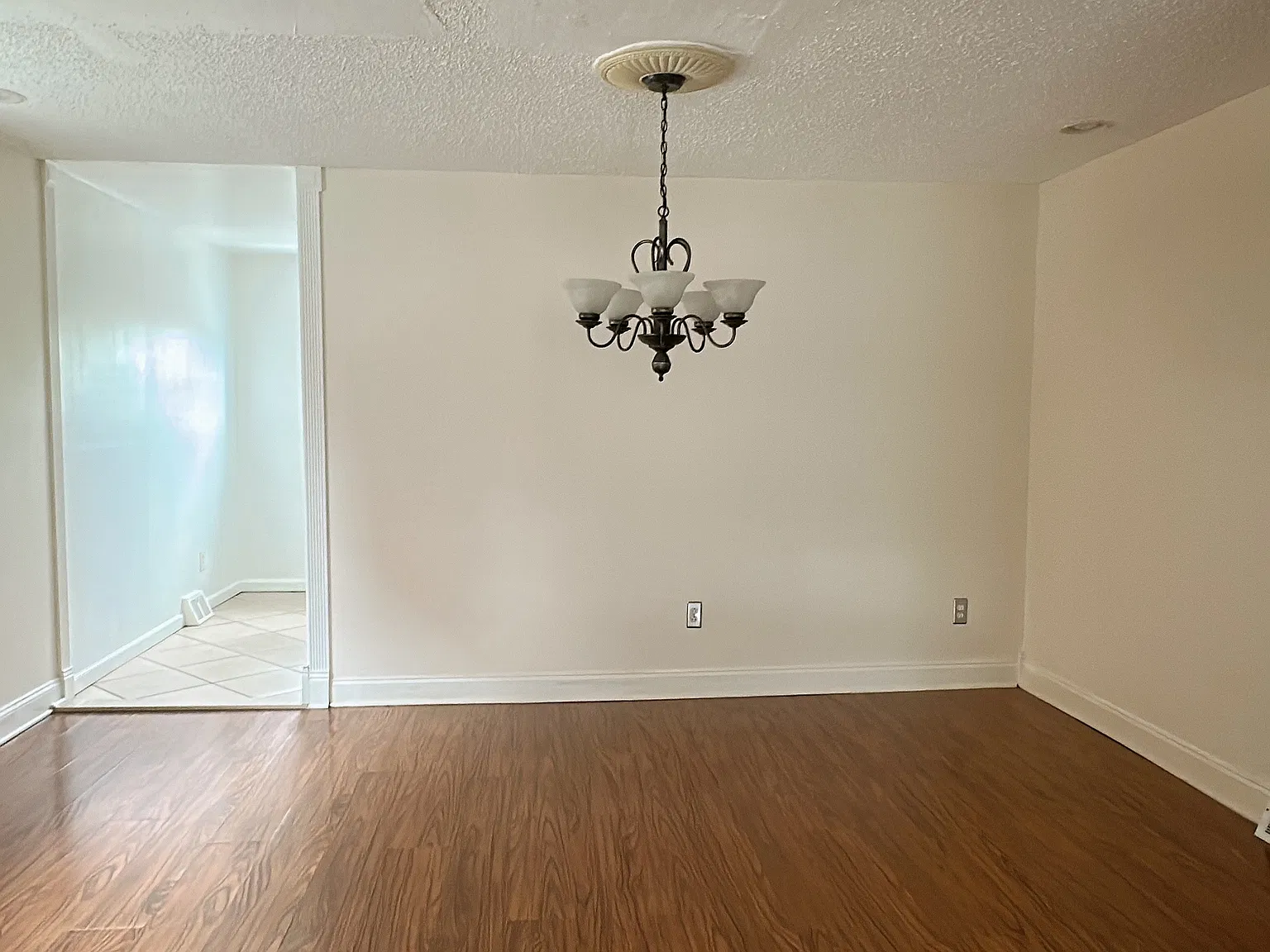 3 bed, 2.5 bath, 1354 sqft, $2,000 — Photo 3