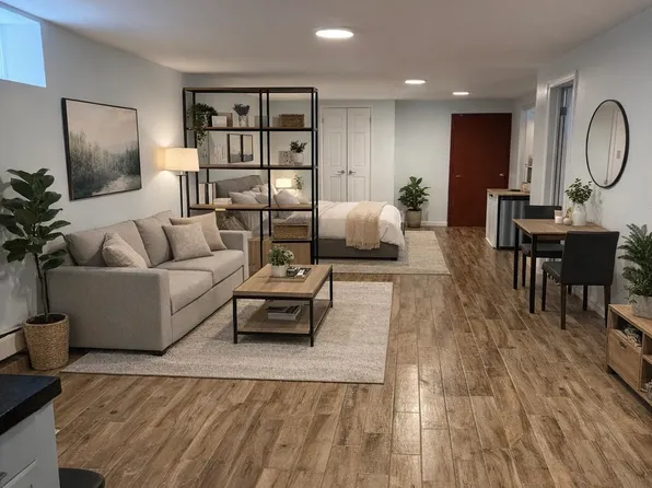 (undisclosed Address), Richmond Hill, NY 11418