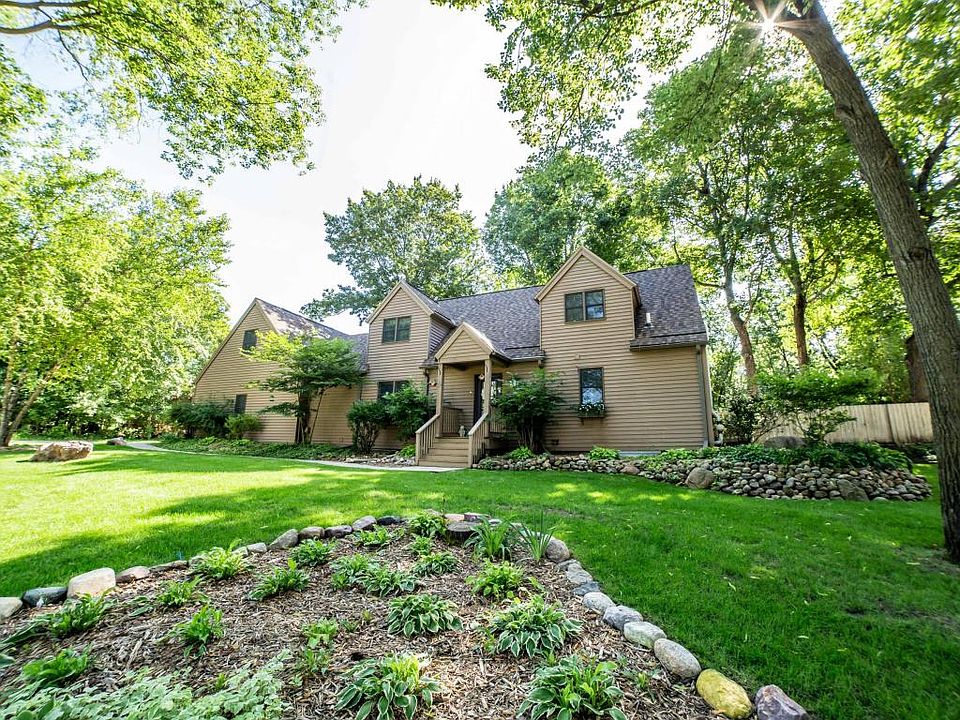 1st image of 3604 Lake Shore Dr