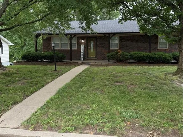 1901 Lion Rd, Saint Joseph, MO 64506