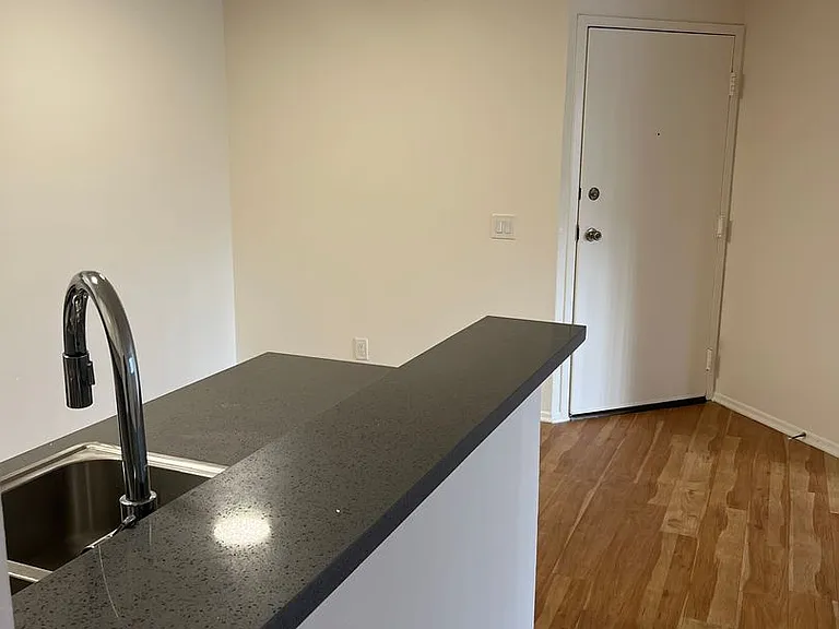 7320 Hazeltine Avenue (5295) — Photo 40