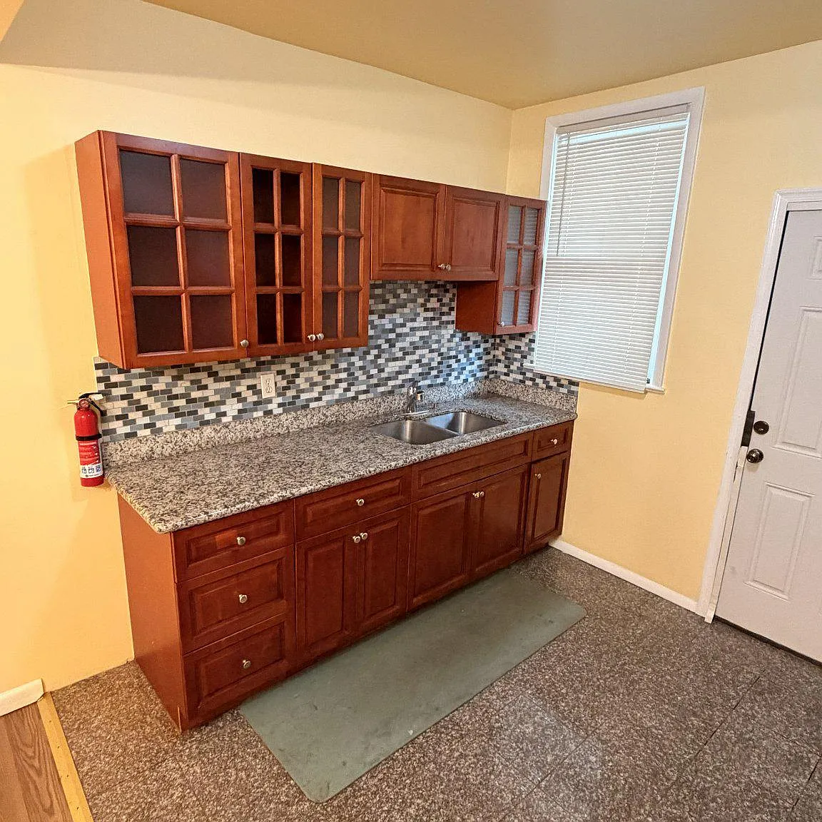 3 bed, 1.5 bath, 1160 sqft, $1,500 — Photo 3