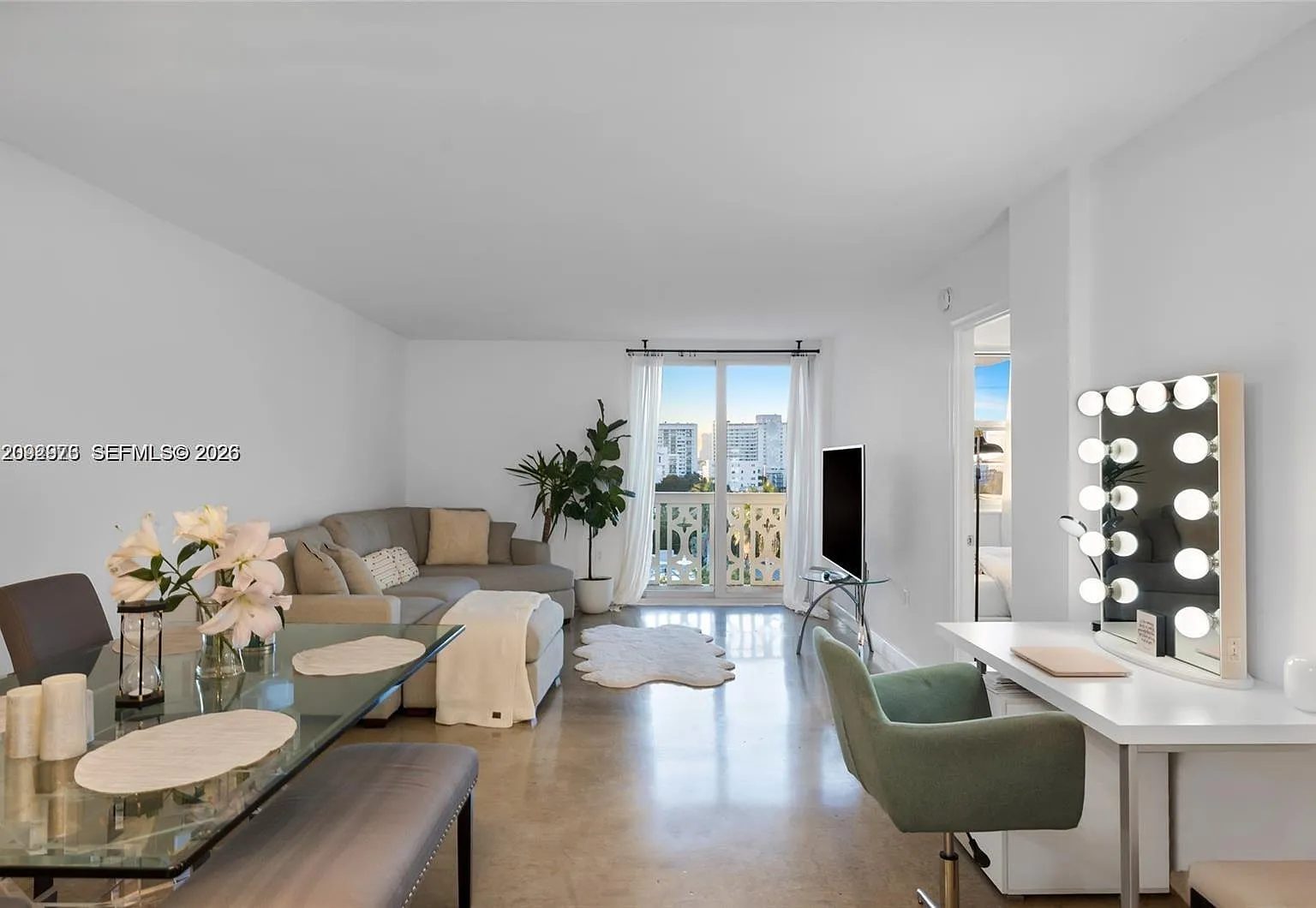 Admiral Towers Condo — Photo 3