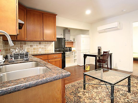 4th image of 4848 1/2 Oakwood Ave