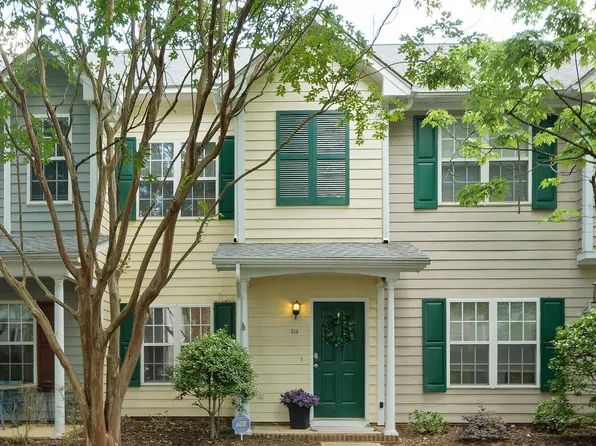 314 Commons Dr, Holly Springs, NC 27540