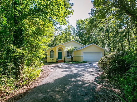 Beautiful home set in nature
