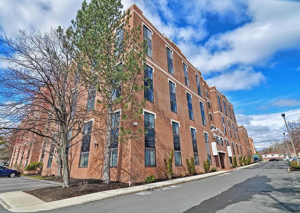 30 Daniels St APT 214, Malden, MA 02148 | Zillow