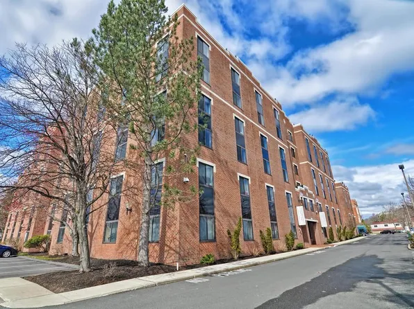 30 Daniels St APT 214, Malden, MA 02148
