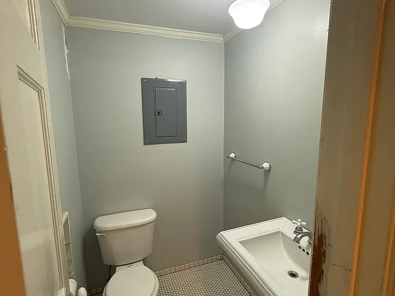 330 Commerce St #4 — Photo 7