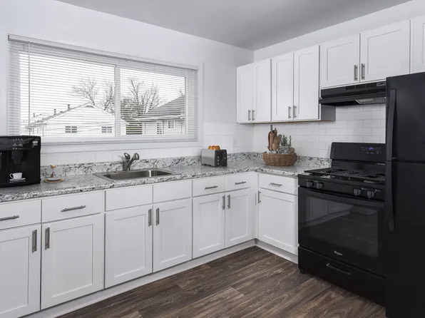 Pointe at River City