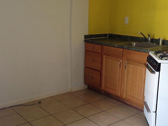 5th image of 1452 Scharpe St #1/2